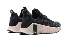 Free Metcon 6 SE WMNS "Black Silt Red" HV2017 001