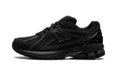 1906R "Triple Black" U1906RJB