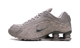 Shox R4 WMNS"Flat Pewter Floral" HV0934 001